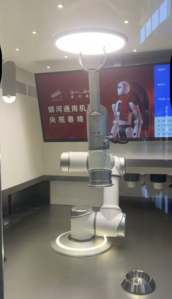 银河通用咖啡机器人机械臂现场展示